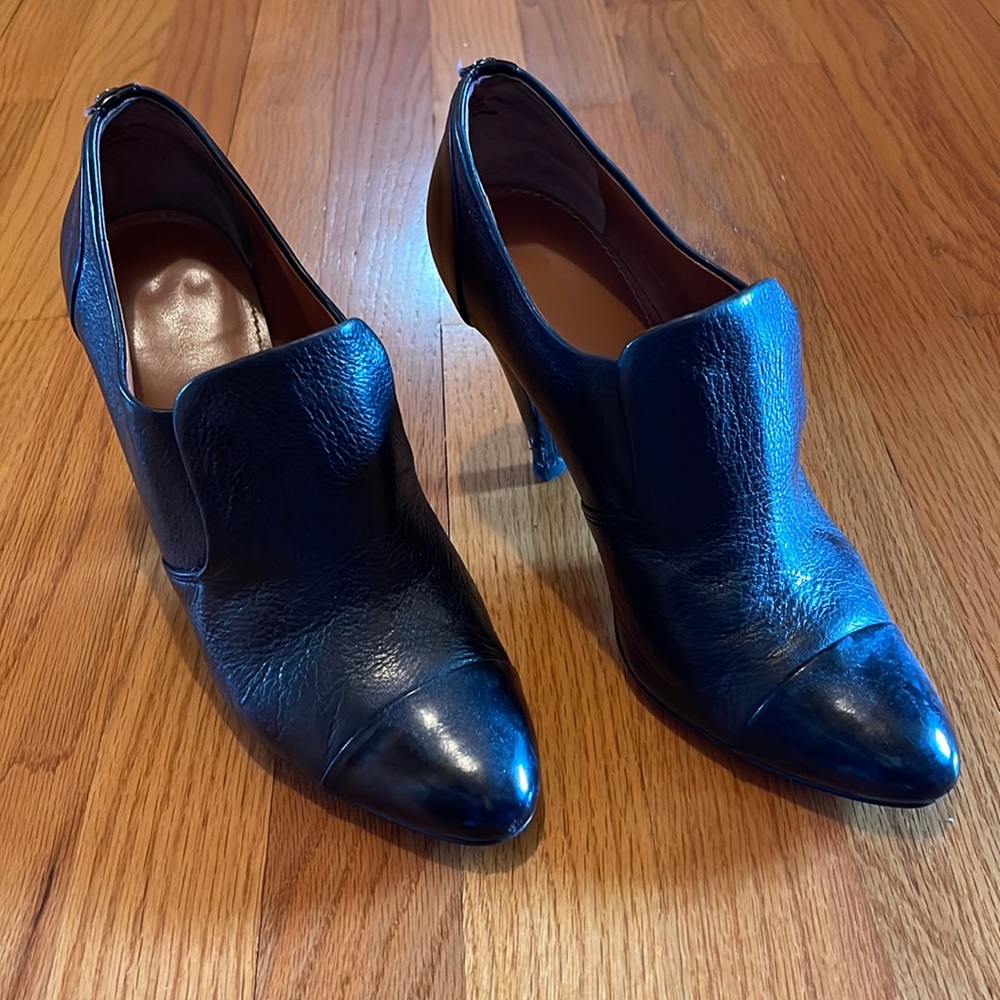Great condition Calvin Klein Black Leather pumps